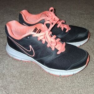Nike Women's Downshifter 6 Coral Black Size 6M